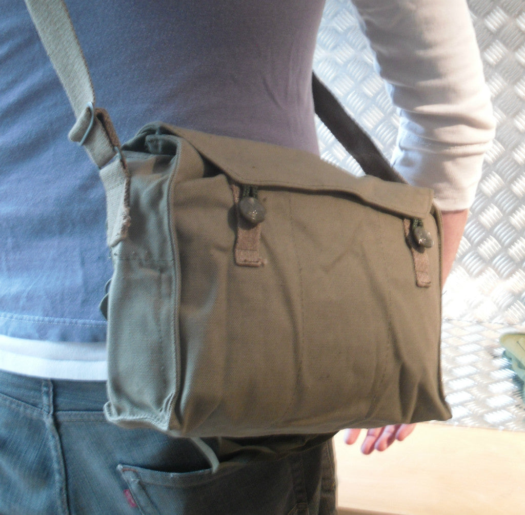 Genuine Army, Vintage Gas Bag. Side / Shoulder / Messenger Bag - G1