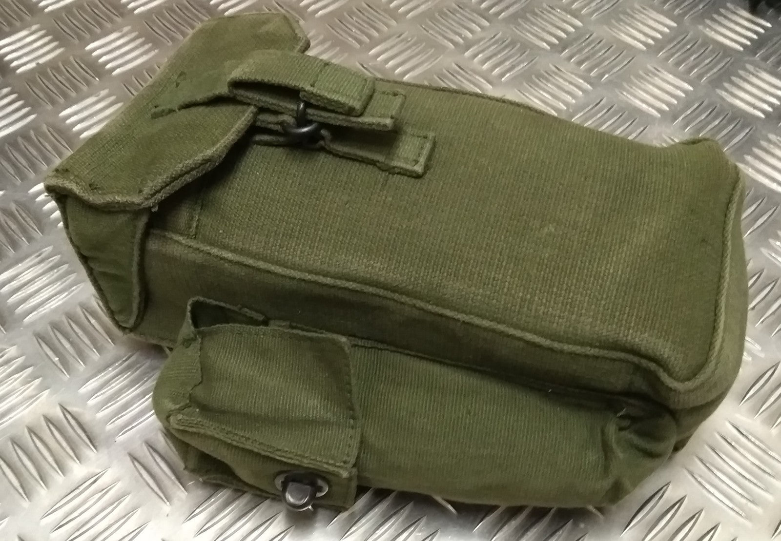 Genuine British Issue 58 Patt OD Green Falklands Type Ammo Pouch Right