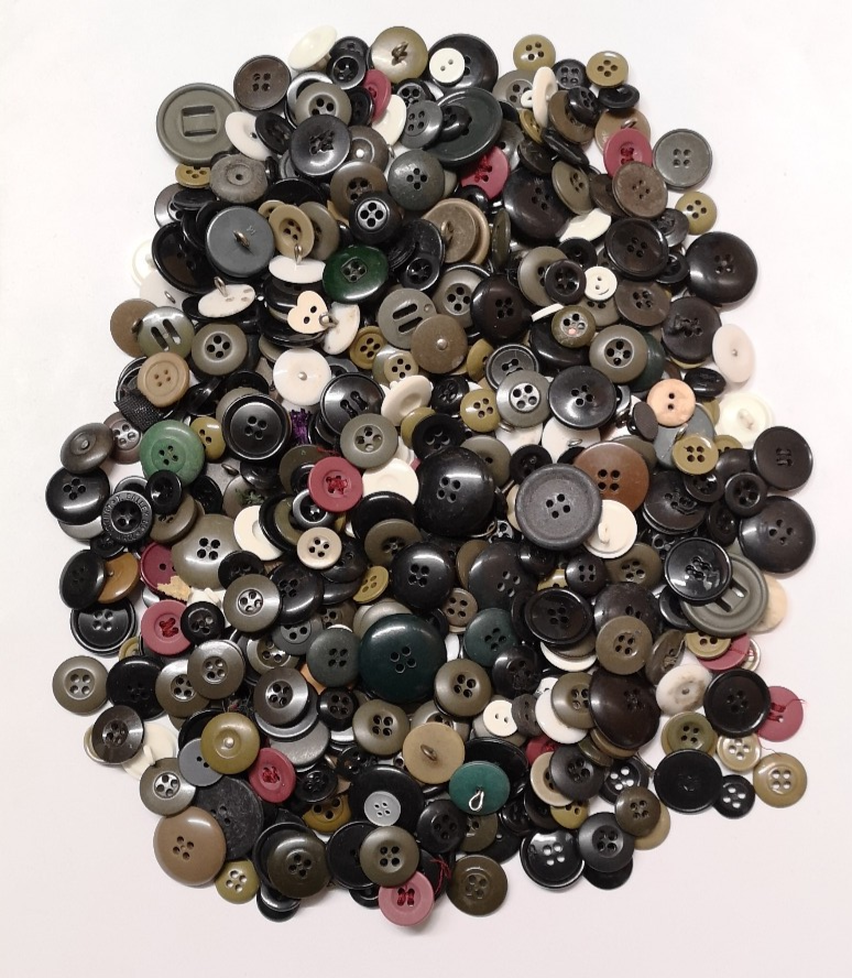 Vintage Style Unsorted Mixed Styles, Sizes & Colours Buttons 500g Lot#28