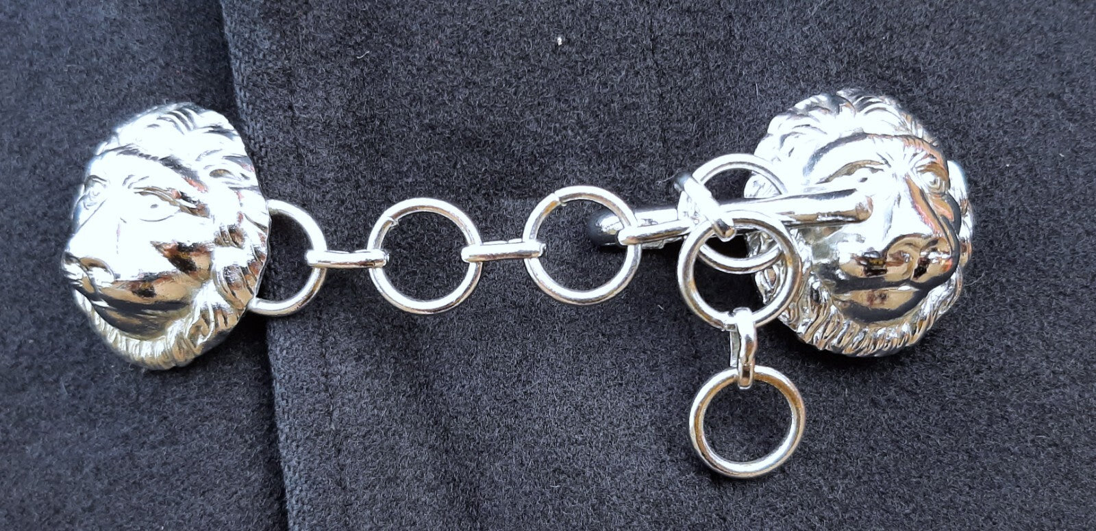 Vintage British Cape Navy Blue Wool With Chrome Lion Head Clasp Size XL
