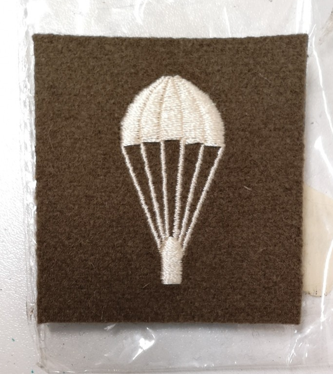 No2 Parachutists Course only Trained White on Khaki Arm Badge /  Patch
