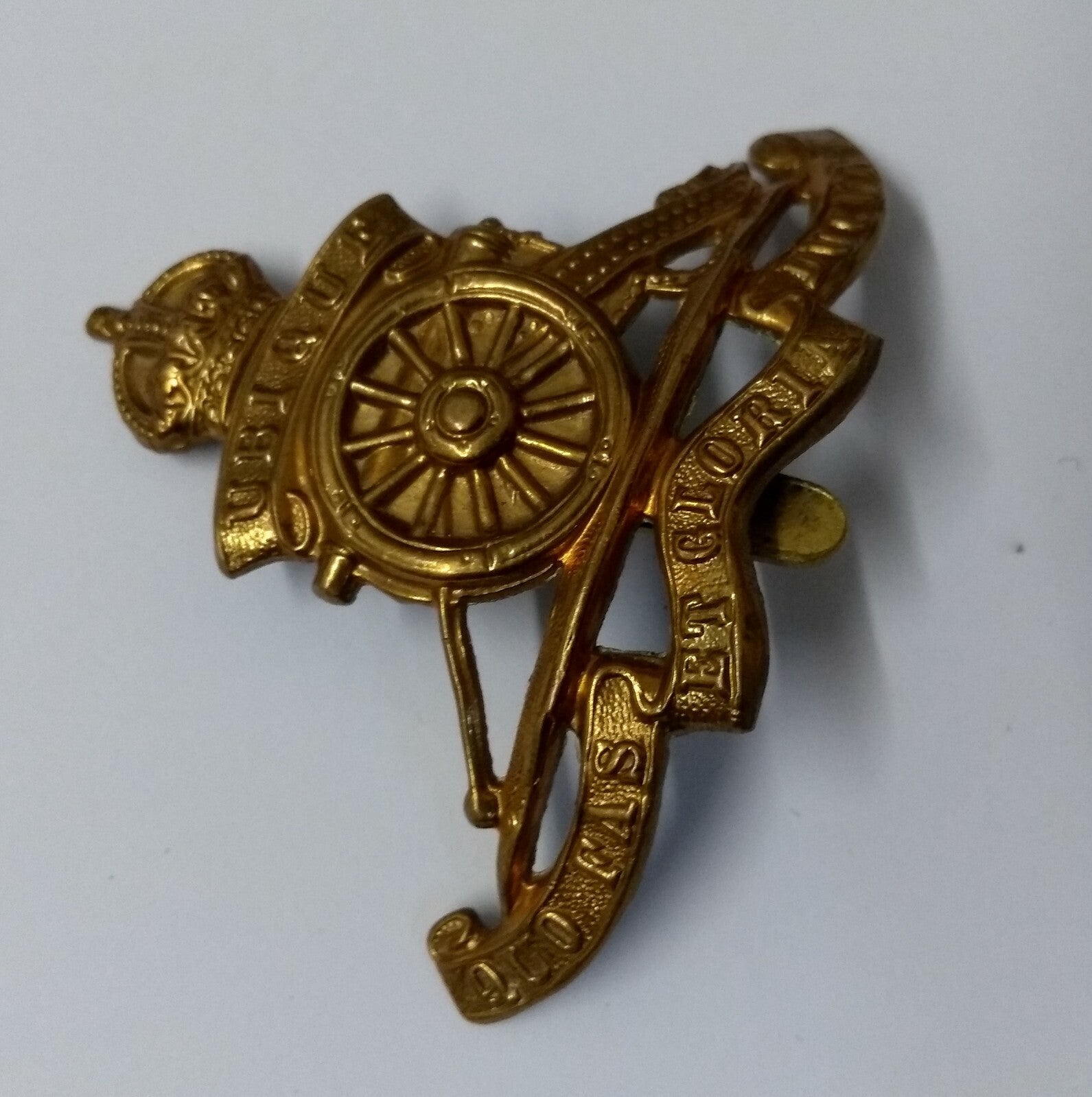 Vintage Royal Artillery Kings Crown Hat Badge British Army issue Old Pattern