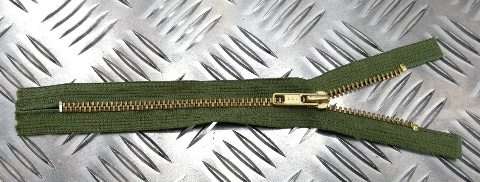 Genuine British YKK 22cm Closed End Metal Zip Zipper Green