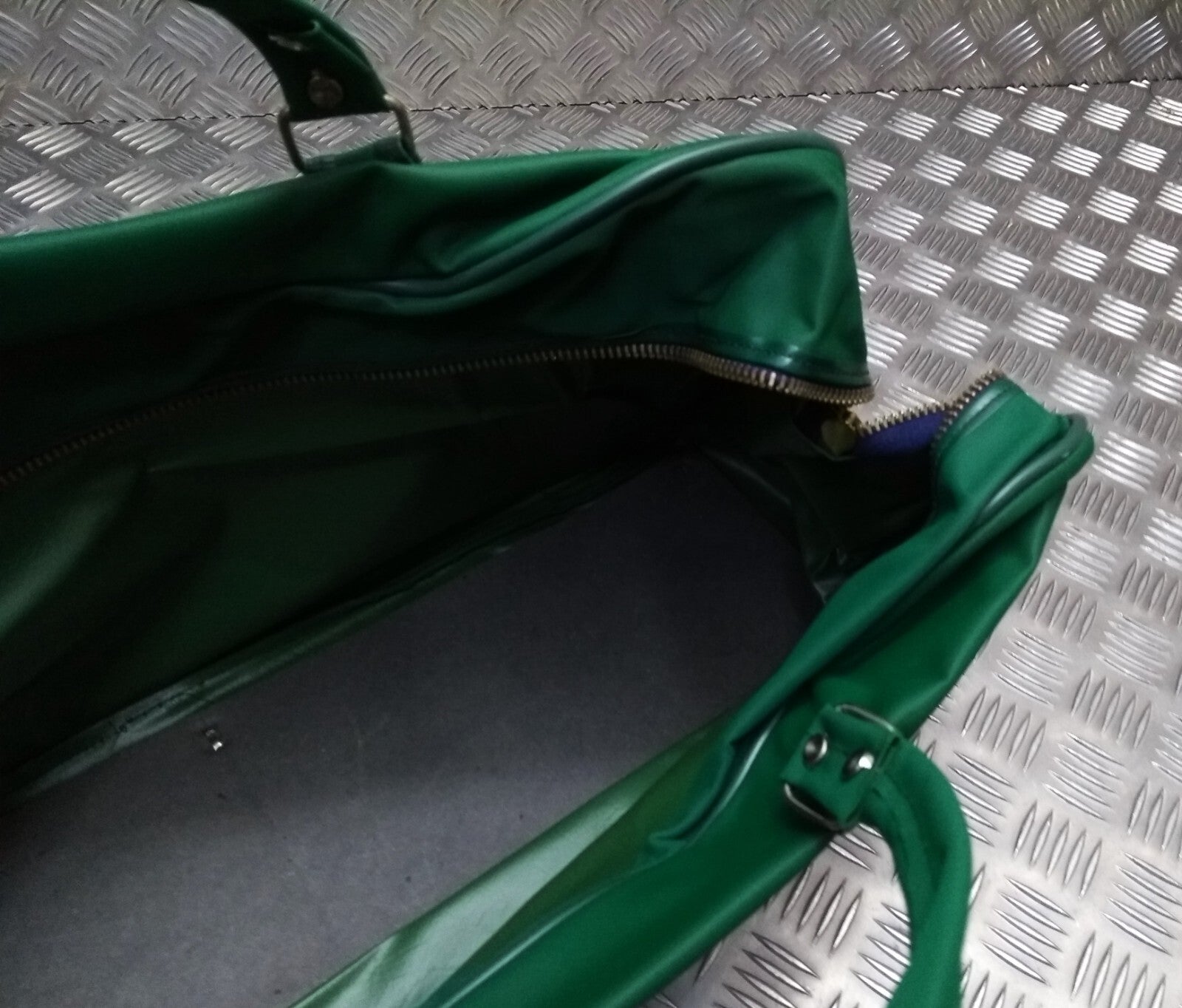 Vintage 70s Holdall Carry All EX Large Vinyl Discharge Green British Surplus NOS