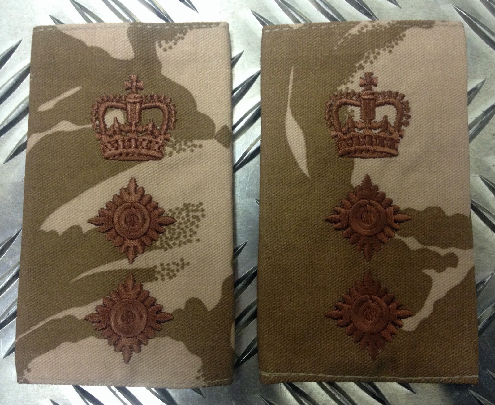 Genuine British Army Desert Camouflage COLONEL Rank Slides / Epaulettes - NEW