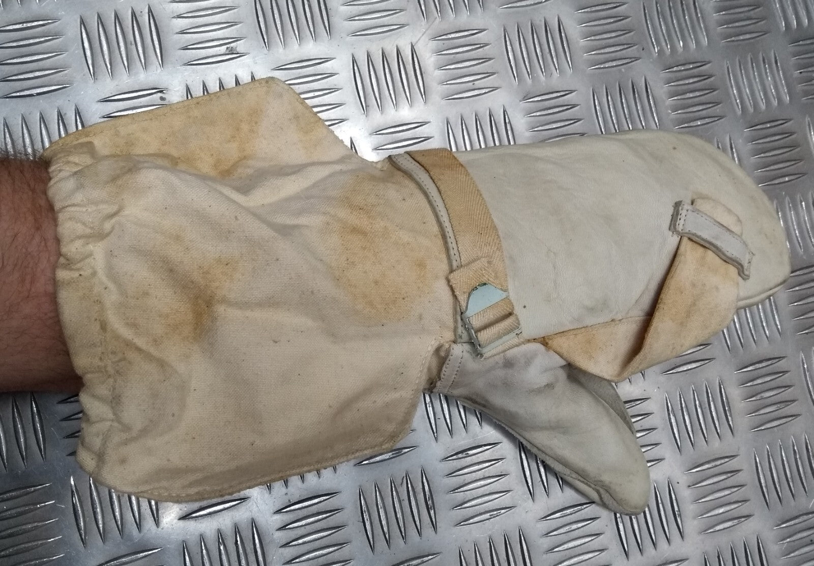 Vintage Arctic Mitts British Army issue Canvas & Chrome Leather & Trigger Finger