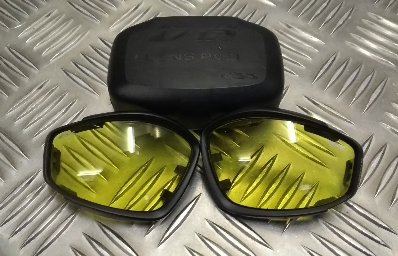 Genuine Army Issue ESS V12 Advancer Replacement Lens & Case For Tactical Goggles