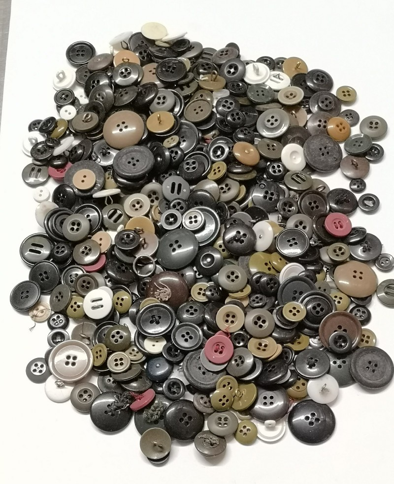 Vintage Style Unsorted Mixed Styles, Sizes & Colours Buttons 500g Lot#32
