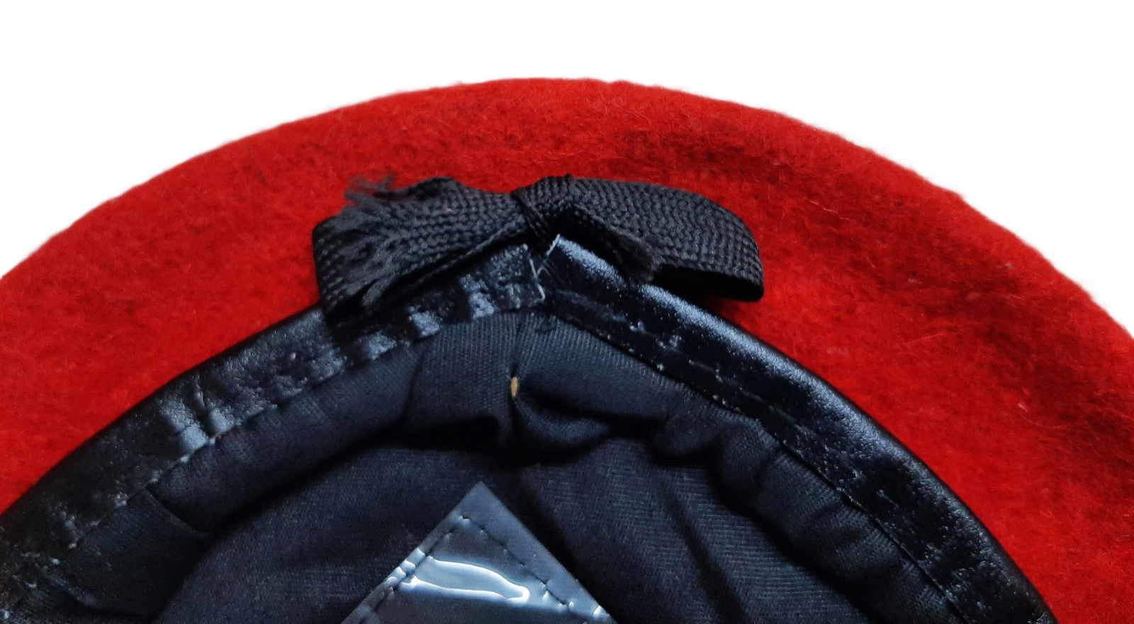 Red Wool Military Style Beret Size Medium / 7 1/4 - NEW