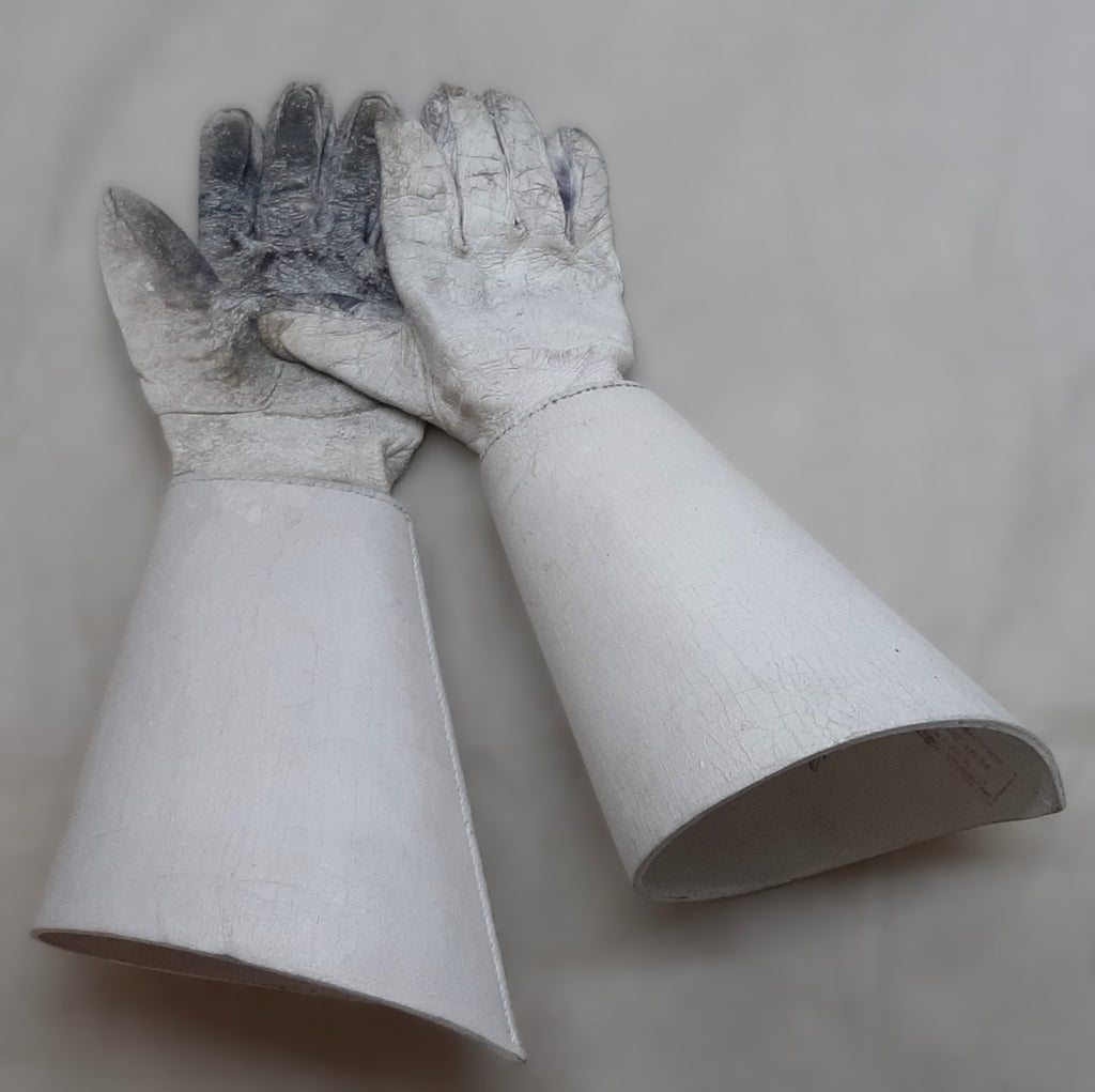 HCav White Gauntlets Bulk Lot of Unsorted Gloves UK GDS 10/Right 10/Left