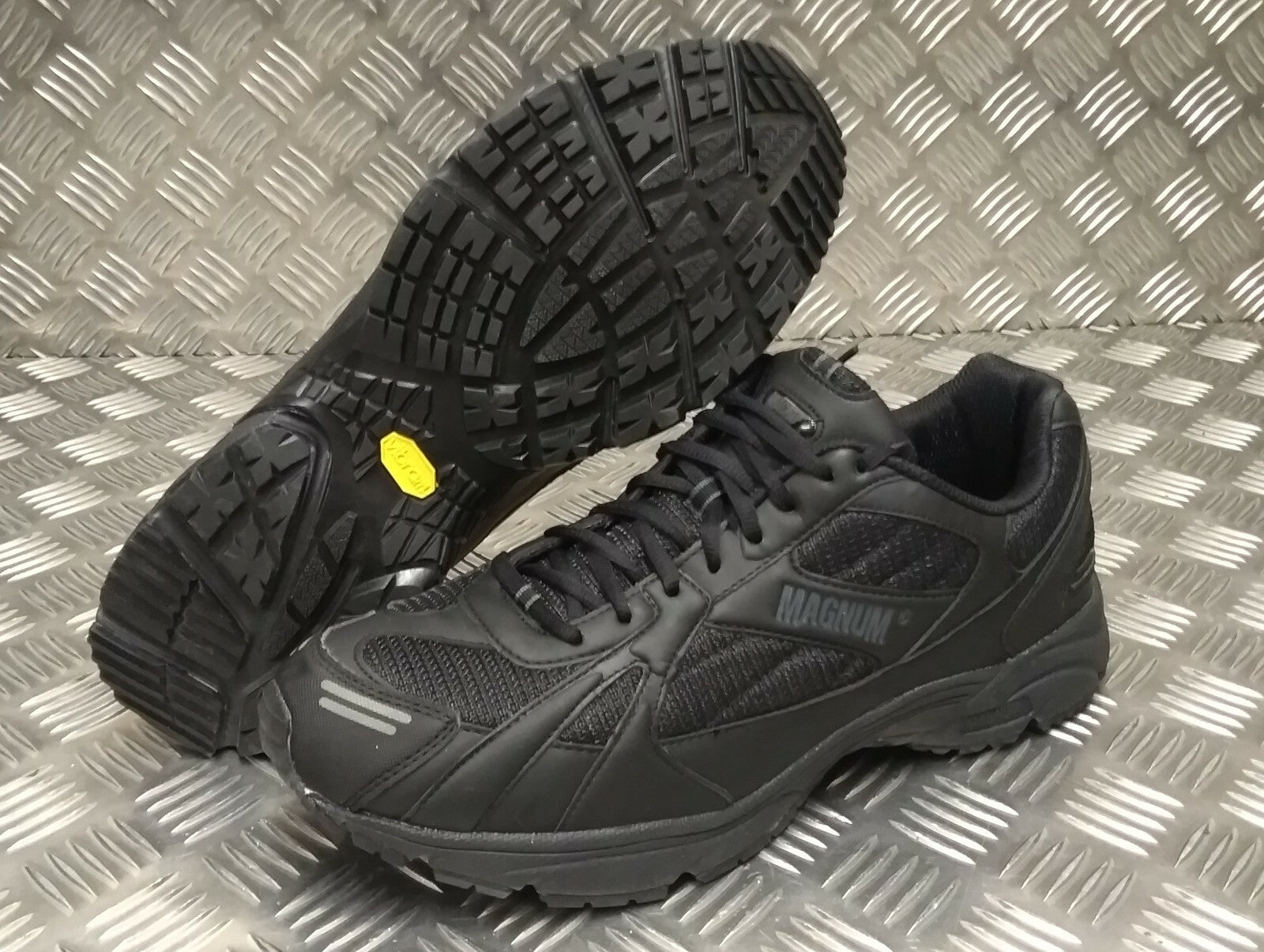 Magnum Trainers British Army Outdoor Issue Male Vibram Sole M.U.S.T Black