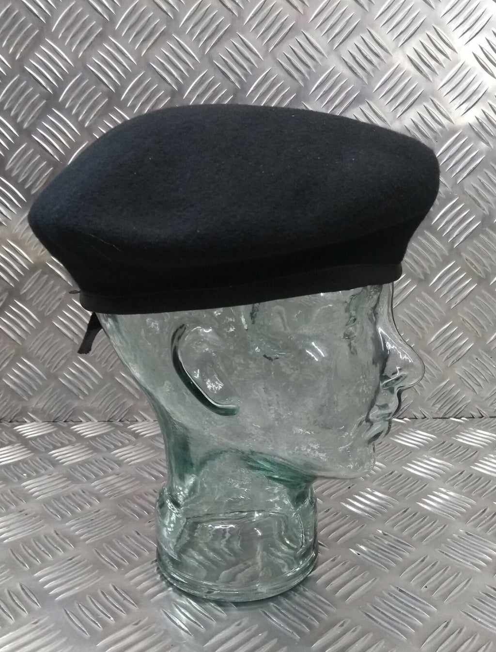 Black Wool Beret with Bahrain Defence Force Badge Military Issue Size 59cm - NEW